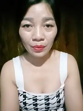 Yiyi102300 online show from 05-27-26, 02:36