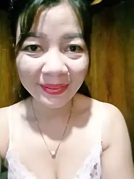 Yiyi102300 online show from 06-18-26, 01:06