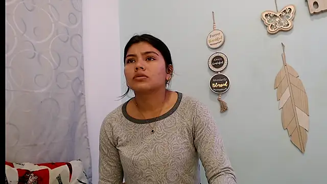 hotlatinaluna23 online show from 04-29-26, 01:59