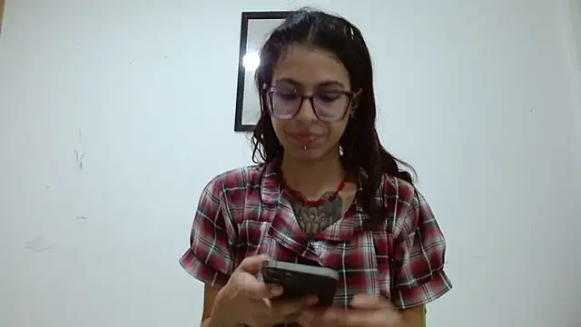 Emily Lopera online show from 05-05-26, 12:07