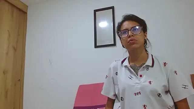 Emily Lopera online show from 06-09-26, 12:44