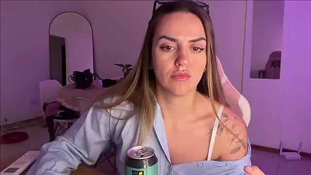 Snapshot of isyourgirlolivia chatting on 03-17-26, 01:21 isyourgirlolivia online show from 03-17-26, 01:21