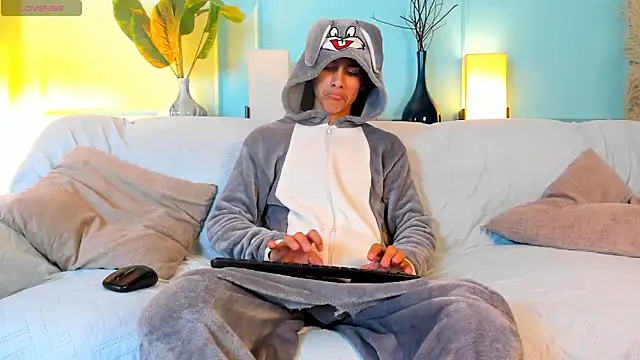 Cheys Mast online show from 04-14-26, 07:31