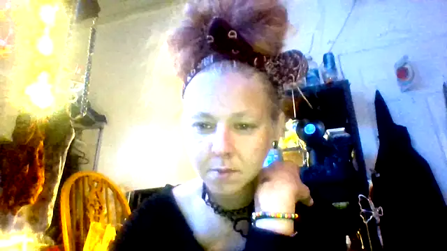Snapshot of Ambionce chatting on 05-27-26, 03:03 Ambionce online show from 05-27-26, 03:03
