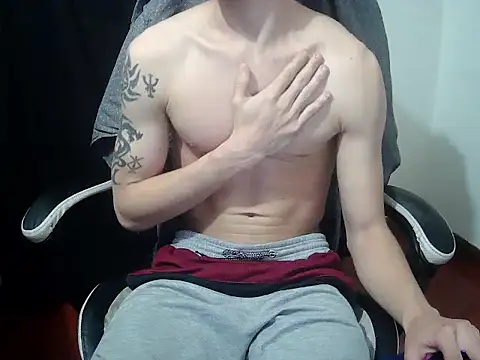 Snapshot of crixus11111 chatting on 03-18-26, 05:10 crixus11111 online show from 03-18-26, 05:10