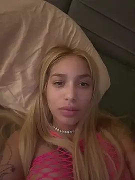 Snapshot of Brazilianblond chatting on 03-13-26, 11:33 Brazilianblond online show from 03-13-26, 11:33