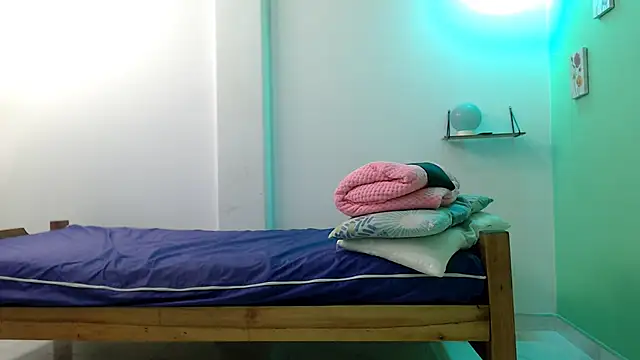 Snapshot of katywild20 chatting on 03-16-26, 01:37 katywild20 online show from 03-16-26, 01:37