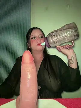 Snapshot of Maggie_69 chatting on 05-13-26, 01:25 Maggie 69 online show from 05-13-26, 01:25