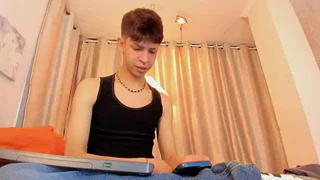 Snapshot of Ethan_qop chatting on 05-29-26, 11:19 Ethan qop online show from 05-29-26, 11:19