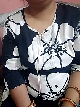 Snapshot of Gujju_bhabhi69 chatting on 04-15-26, 09:15 Gujju bhabhi69 online show from 04-15-26, 09:15