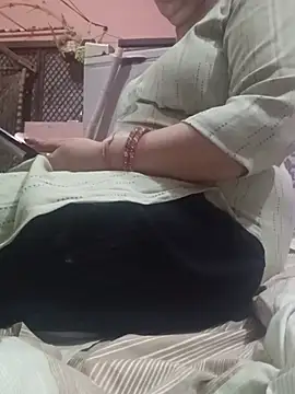Snapshot of Gujju_bhabhi69 chatting on 05-21-26, 05:53 Gujju bhabhi69 online show from 05-21-26, 05:53