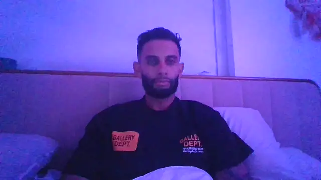 Snapshot of Crosexxx chatting on 03-18-26, 09:45 Crosexxx online show from 03-18-26, 09:45