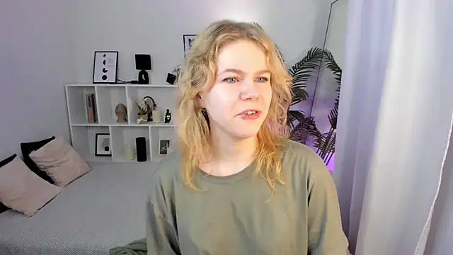 Snapshot of ElizabethVane chatting on 05-19-26, 05:14 ElizabethVane online show from 05-19-26, 05:14