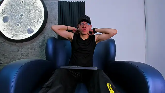 Bennet-Grayy online show from 05-20-26, 04:40