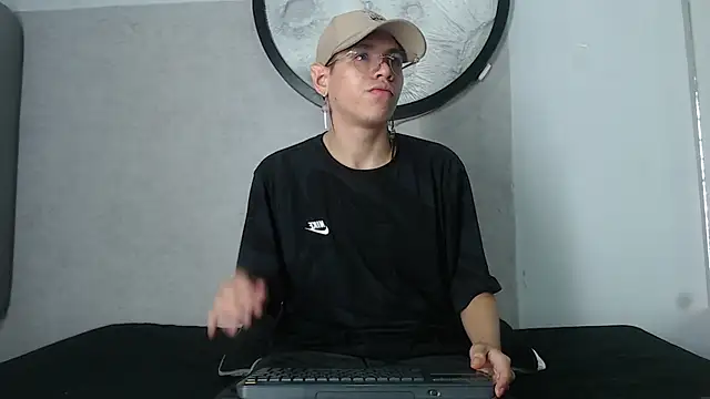 Bennet-Grayy online show from 05-22-26, 01:35