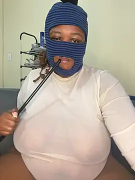 NaughtyGirl0000 online show from 05-28-26, 07:27