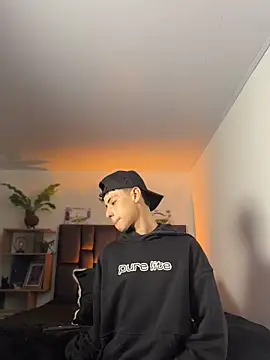 SebastianReed  online show from 04-05-26, 03:58