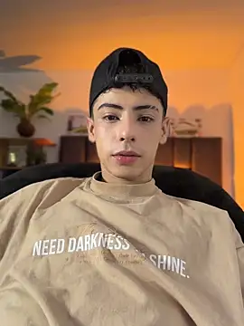 SebastianReed  online show from 04-06-26, 04:10