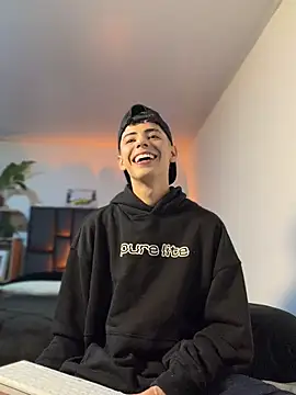 SebastianReed  online show from 04-17-26, 06:49