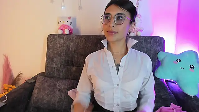 Snapshot of Macarena26 chatting on 03-18-26, 12:52 Macarena26 online show from 03-18-26, 12:52