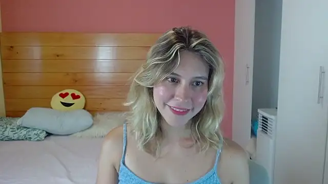 Snapshot of Dulce_Victoria_ chatting on 03-19-26, 02:26 Dulce Victoria online show from 03-19-26, 02:26