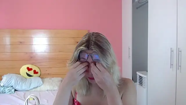 Snapshot of Dulce_Victoria_ chatting on 03-21-26, 12:26 Dulce Victoria online show from 03-21-26, 12:26