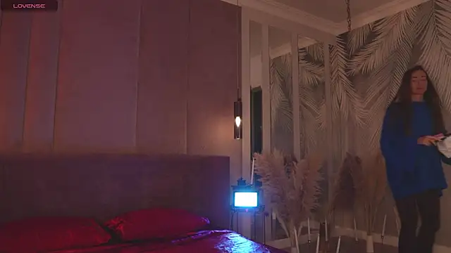 SerenaWest  online show from 03-21-26, 04:43