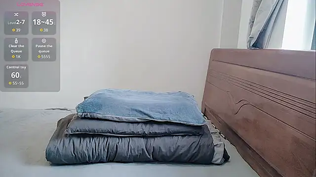 Snapshot of oblakitty_ chatting on 05-19-26, 12:38 oblakitty online show from 05-19-26, 12:38