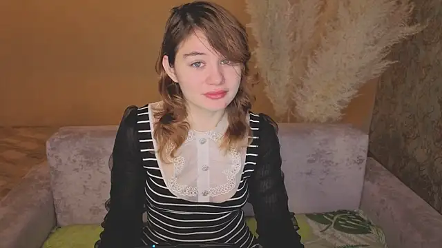 ElizabethRedWings online show from 05-19-26, 01:56