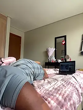 Snapshot of Redroom_ chatting on 03-17-26, 01:58 Redroom online show from 03-17-26, 01:58