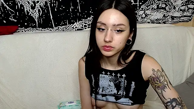 Snapshot of Finelia chatting on 06-13-26, 10:46 Finelia online show from 06-13-26, 10:46