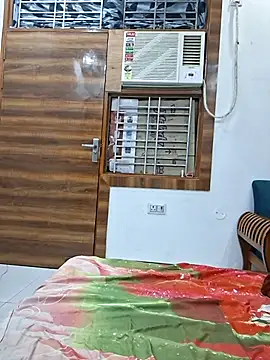 Pari lovers online show from 04-22-26, 03:46