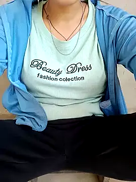 Snapshot of Leiley_98 chatting on 05-27-26, 02:30 Leiley 98 online show from 05-27-26, 02:30