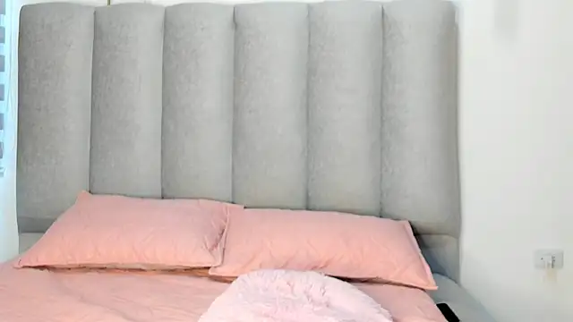 Valentina lux1 online show from 05-22-26, 10:04