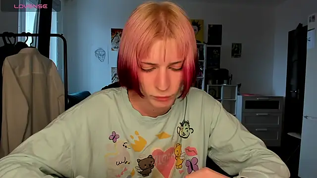 sweet peach    online show from 04-06-26, 11:22