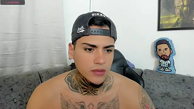Snapshot of sweetlatinoboy chatting on 06-26-26, 11:42 sweetlatinoboy online show from 06-26-26, 11:42