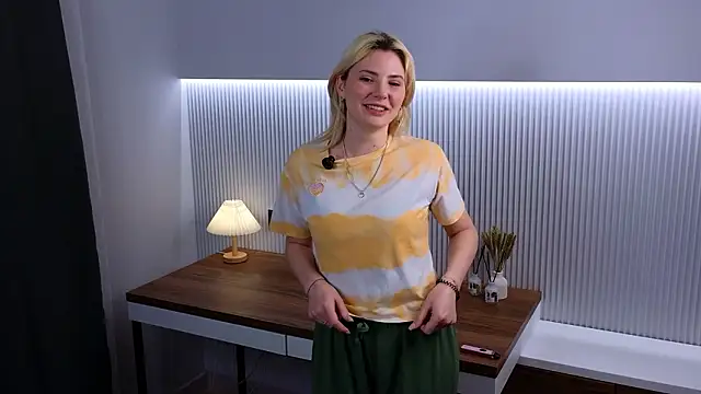 Snapshot of BeeKoci chatting on 03-23-26, 05:17 BeeKoci online show from 03-23-26, 05:17