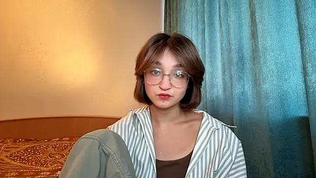 Snapshot of Nyvel chatting on 03-17-26, 04:50 Nyvel online show from 03-17-26, 04:50