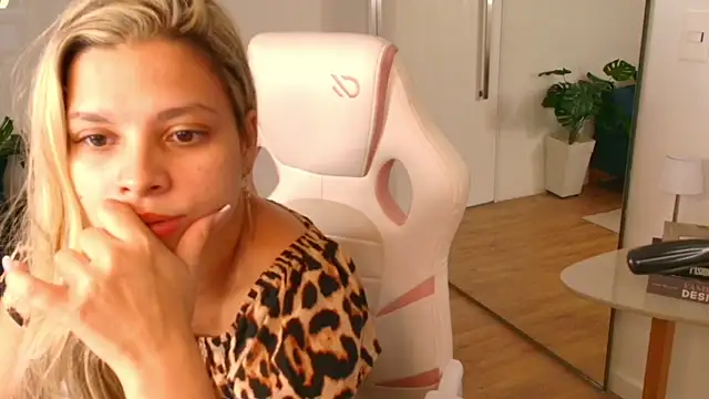 Snapshot of Florence_Ford chatting on 05-23-26, 11:03 Florence Ford online show from 05-23-26, 11:03