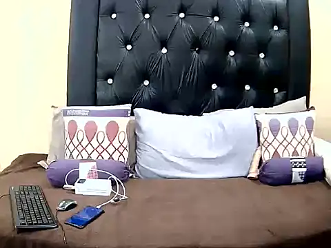 Snapshot of Blackberryxxx16 chatting on 05-02-26, 05:18 Blackberryxxx16 online show from 05-02-26, 05:18