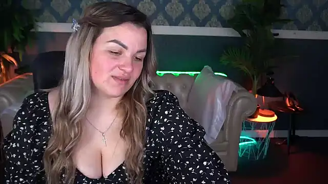 Snapshot of AlissyaGrayy chatting on 05-06-26, 12:32 AlissyaGrayy online show from 05-06-26, 12:32