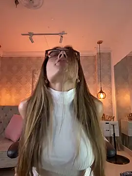 Snapshot of SERENAA__ chatting on 05-16-26, 03:03 SERENAA online show from 05-16-26, 03:03