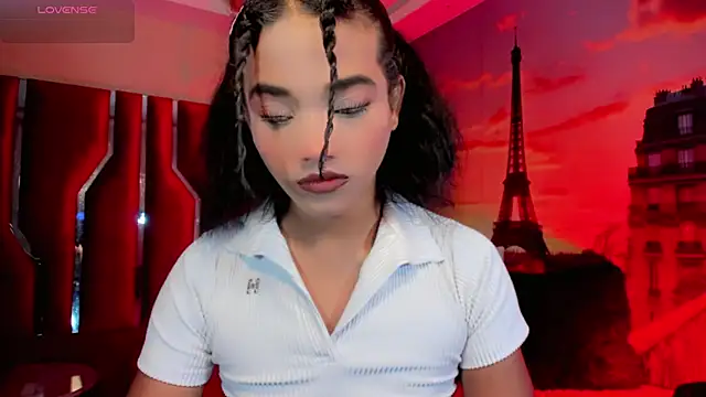 Snapshot of Paola_Delfino chatting on 05-29-26, 11:19 Paola Delfino online show from 05-29-26, 11:19