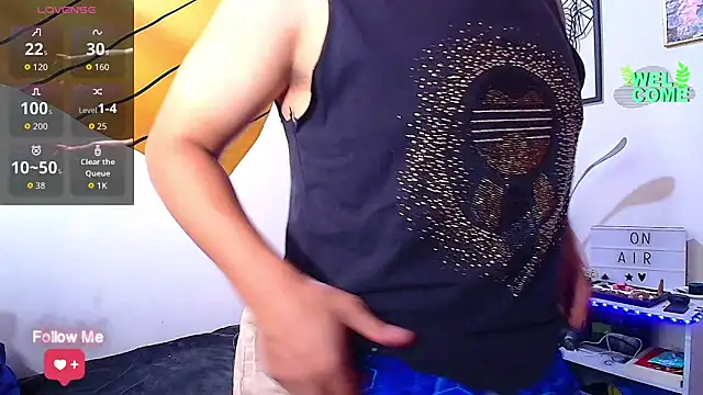 Snapshot of Max_Parkerr chatting on 03-17-26, 09:18 Max Parkerr online show from 03-17-26, 09:18