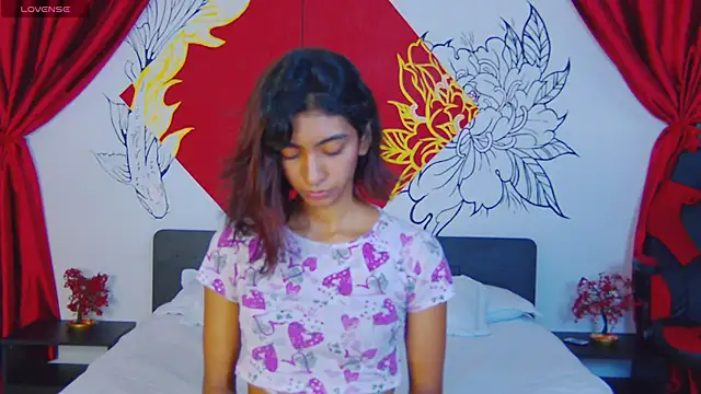 Snapshot of Hottie_Veronica chatting on 05-03-26, 05:30 Hottie Veronica online show from 05-03-26, 05:30