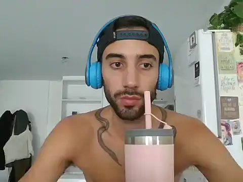 Snapshot of SantinnoVale chatting on 03-20-26, 07:52 SantinnoVale online show from 03-20-26, 07:52