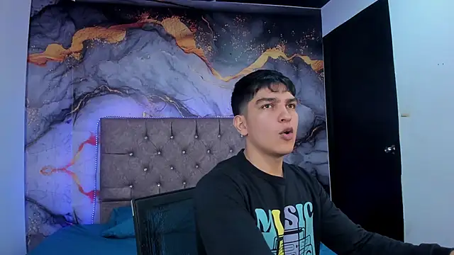 Snapshot of ZytherWolf chatting on 03-17-26, 03:33 ZytherWolf online show from 03-17-26, 03:33