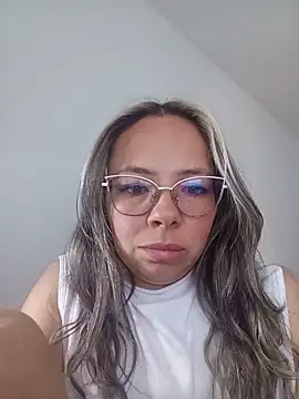 Snapshot of Sammy_2-4 chatting on 06-18-26, 09:52 Sammy 2-4 online show from 06-18-26, 09:52
