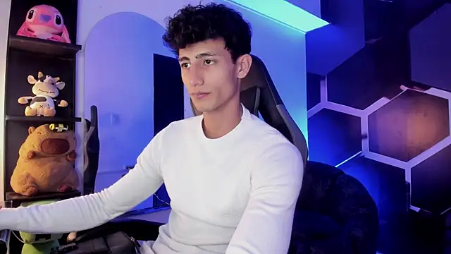 MaxiimoRomano  online show from 07-16-26, 07:31