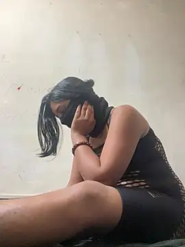 Snapshot of Surbhibaby chatting on 04-06-26, 06:47 Surbhibaby online show from 04-06-26, 06:47